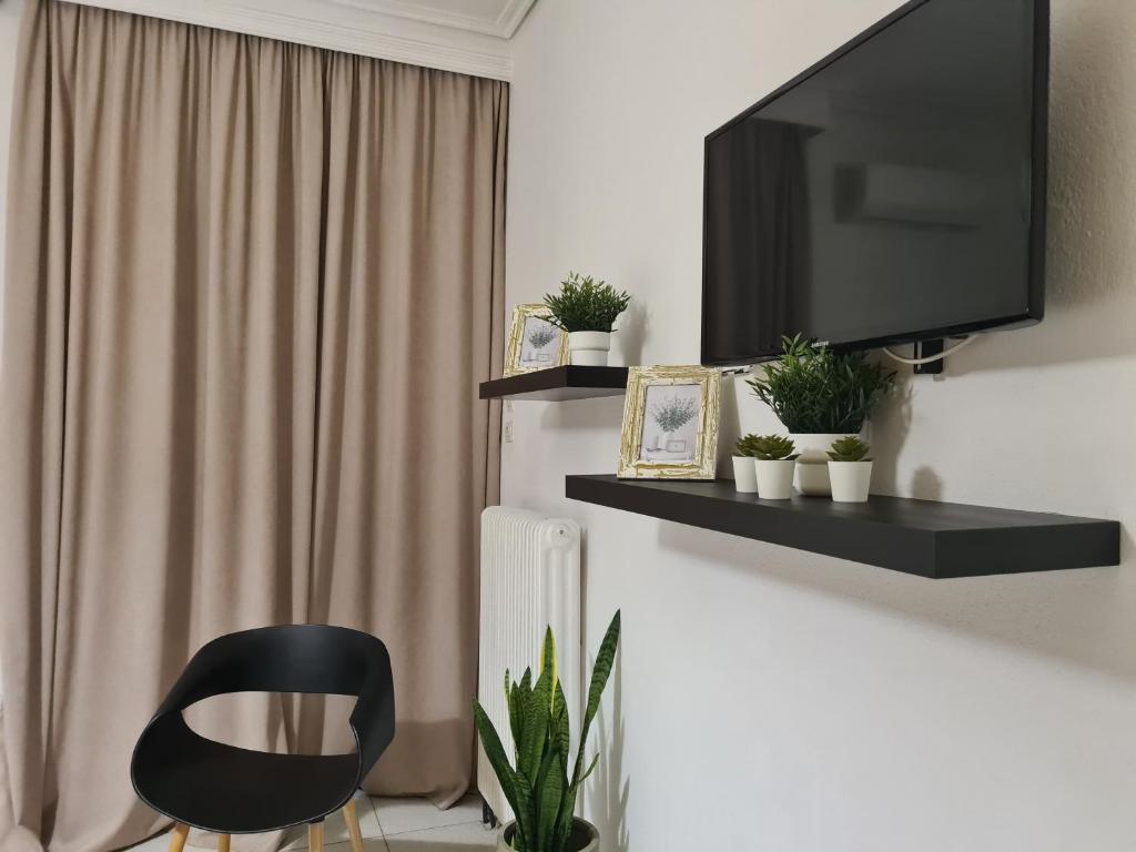 Televízia a/alebo spoločenská miestnosť v ubytovaní Apartment in the heart of the city 3
