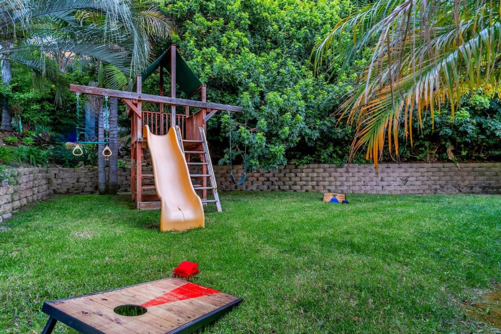 گریز کوهستانی با دید اقیانوس. جکوزی/پینگ پنگ! - Ocean-View Mountaintop Getaway. Jacuzzi/Ping-Pong!، گریز کوهستانی با دید اقیانوس. جکوزی/پینگ پنگ!