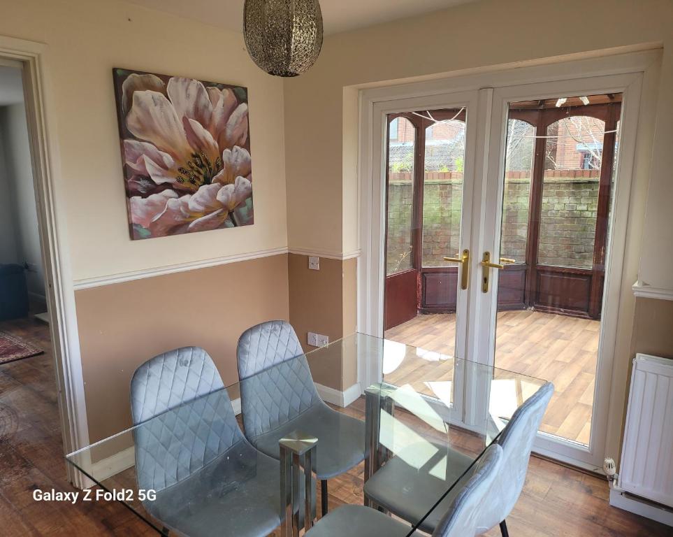 Gallery image of Rose suite in Theale