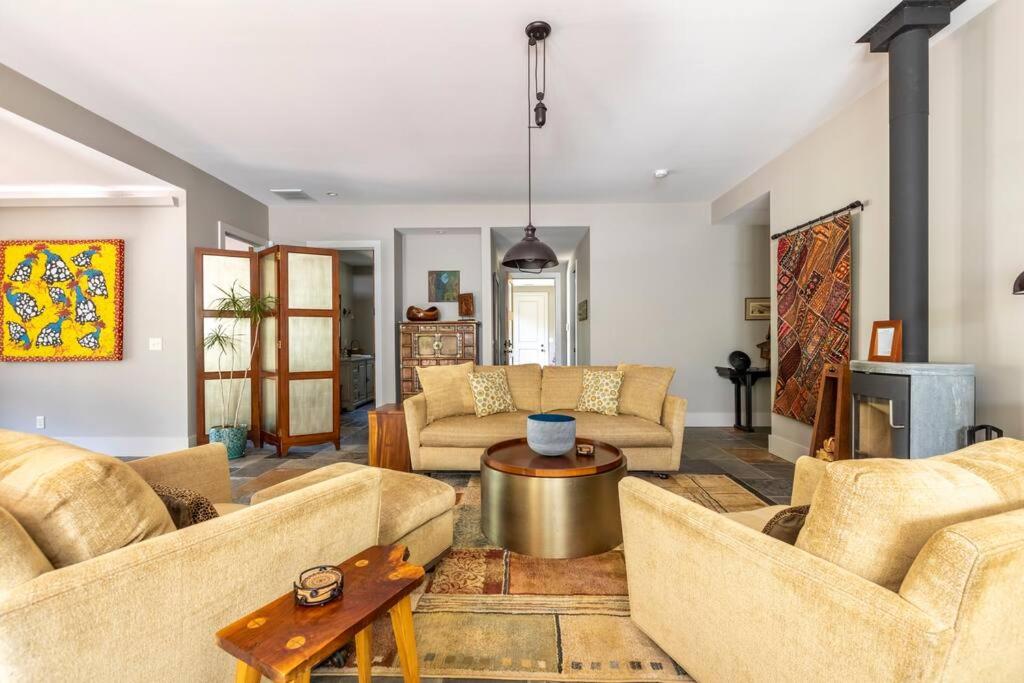 The Poet's House, Luxury and Solitude on 100 acres, Lewisville (updated