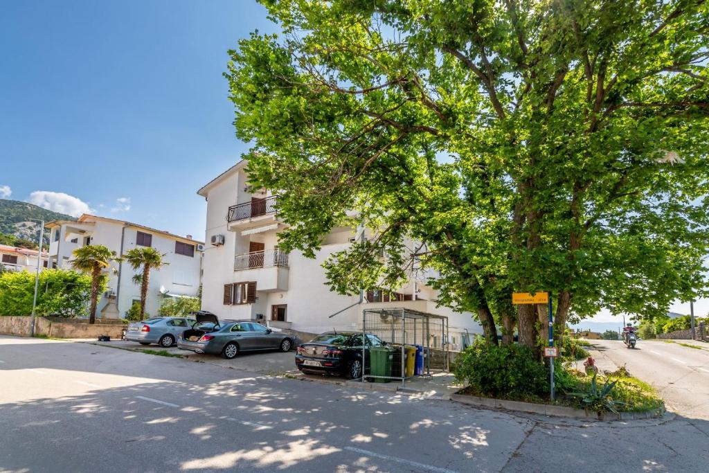 Apartments with parking space Baska, Krk - 22408