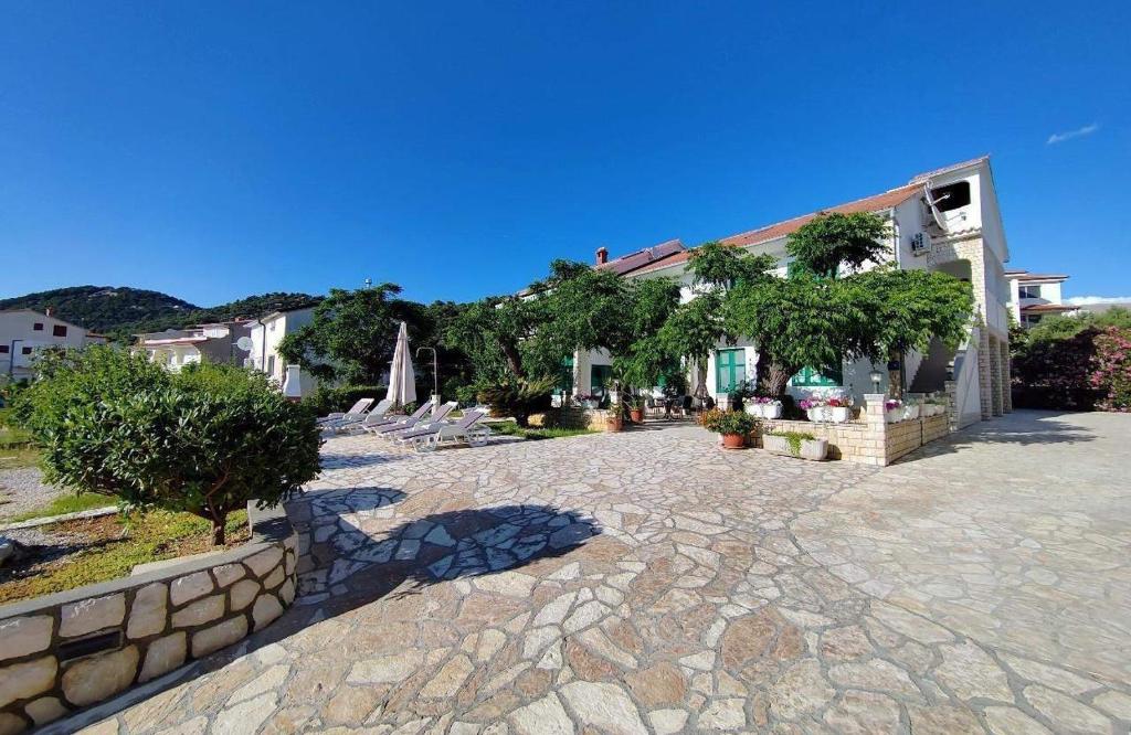 Apartments by the sea Barbat, Rab - 22424