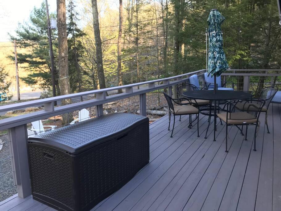 Fotografie z fotogalerie ubytování Lake Access with a View! Lake Wallenpaupack . v destinaci Greentown