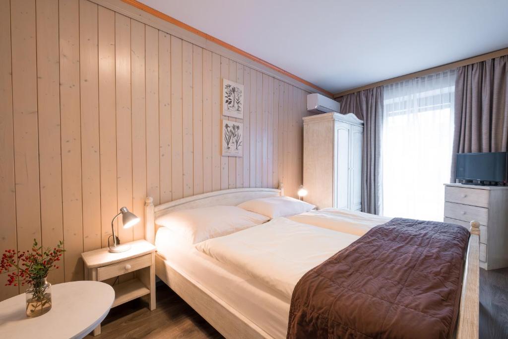 Postel nebo postele na pokoji v ubytování Hotel Maxant