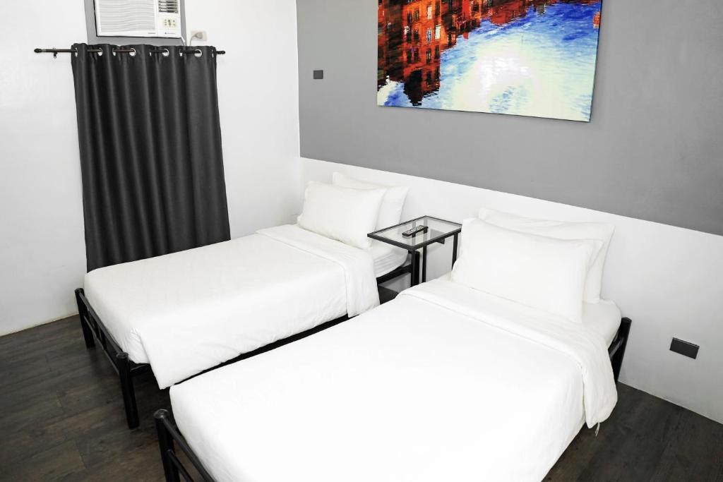 Postel nebo postele na pokoji v ubytování mySTAY Hotel BGC North
