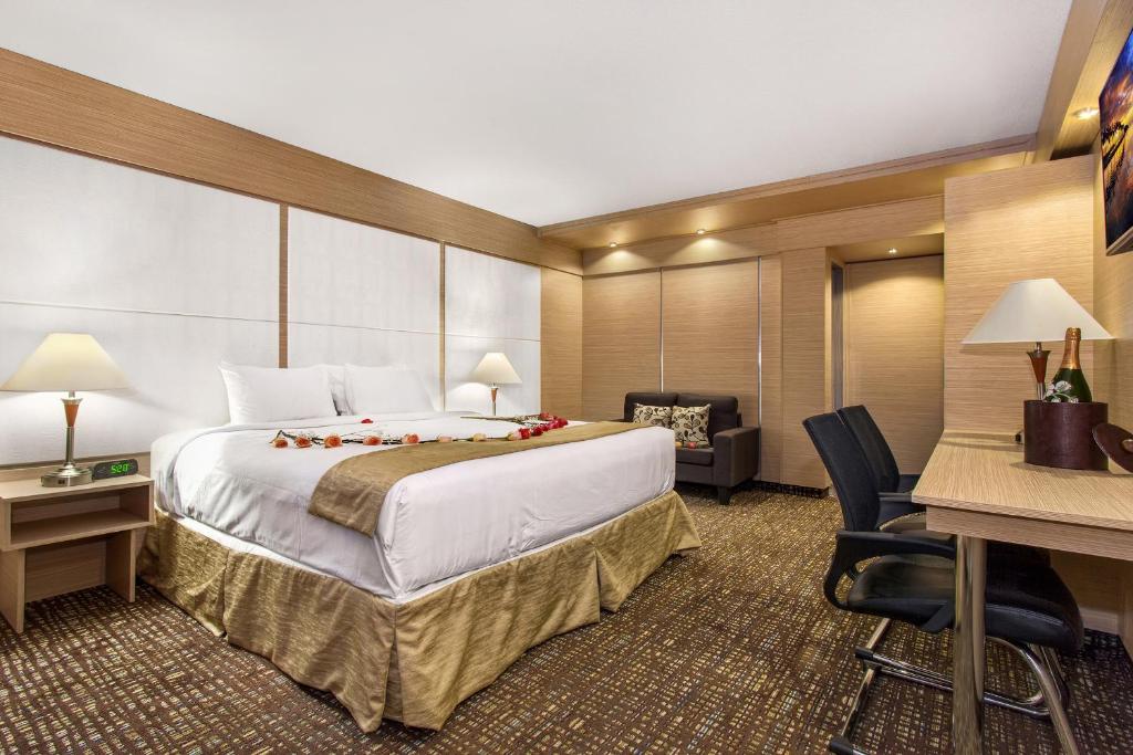 Ocean Beach Palace - Standard King Room
