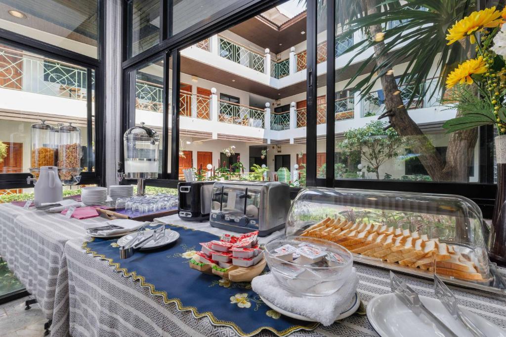 A bright breakfast buffet beside floor-to-ceiling windows.