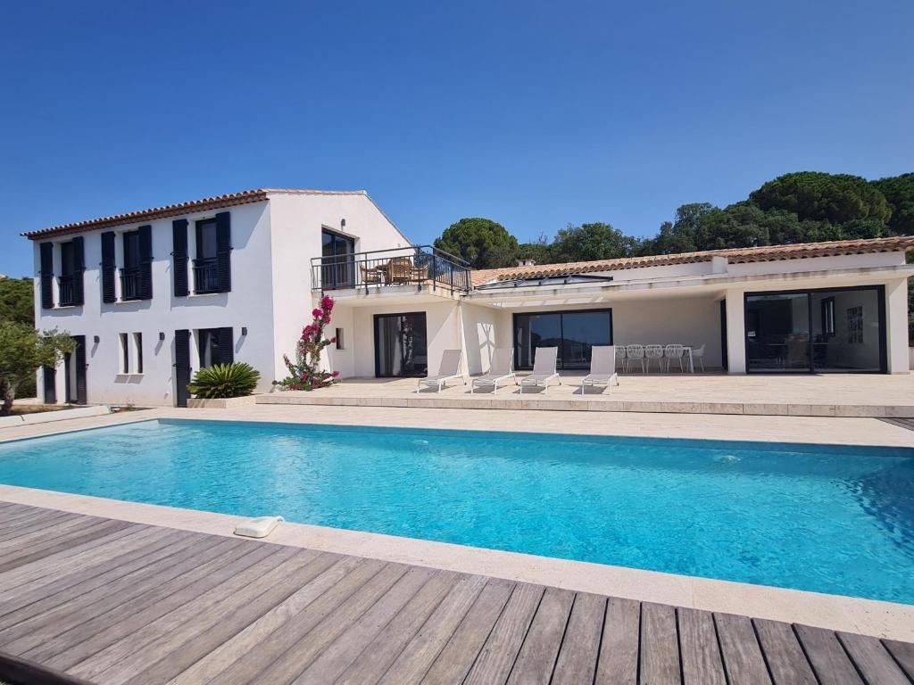 The swimming pool at or close to Villa Sainte-Maxime, 6 pièces, 10 personnes - FR-1-780-67