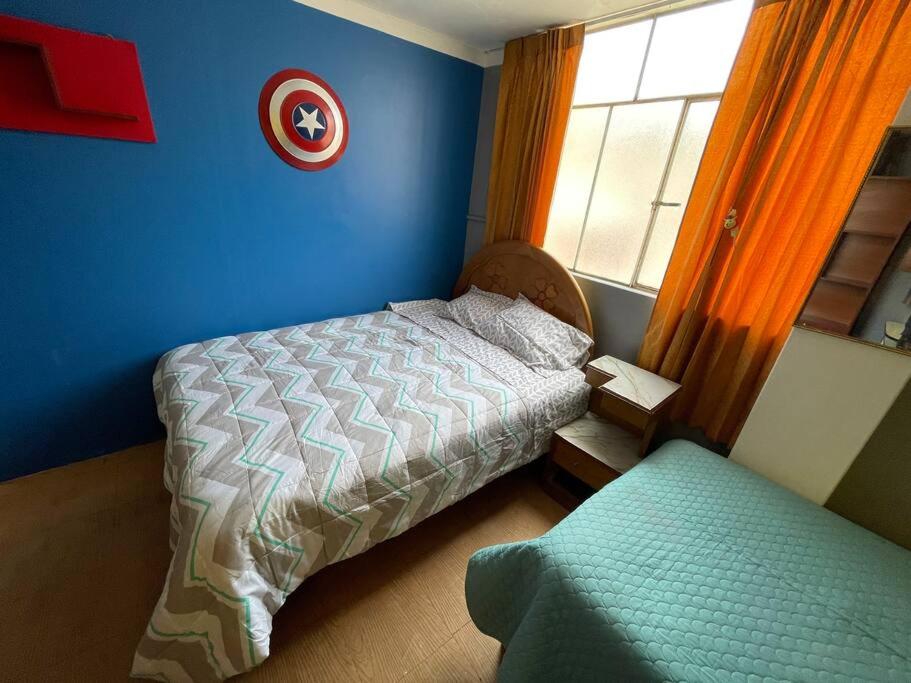 Un pat sau paturi într-o cameră la Departamento Céntrico, cómodo y acogedor