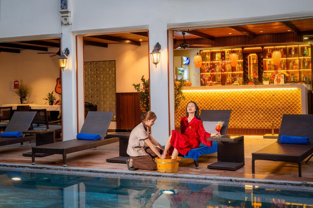Piscina a Laluna Hoi An Riverside Hotel & Spa o a prop