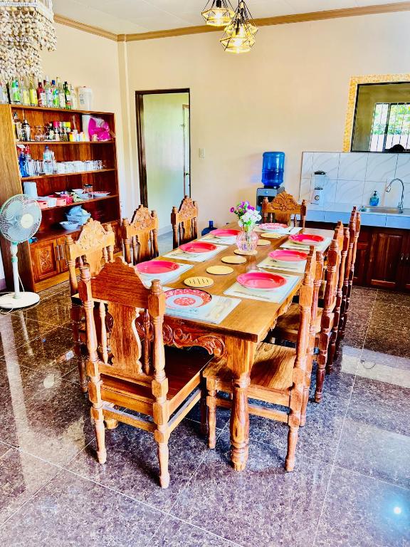 Fotografie z fotogalerie ubytování Chateau La Princesa with cozy garden & bar v destinaci Puerto Princesa