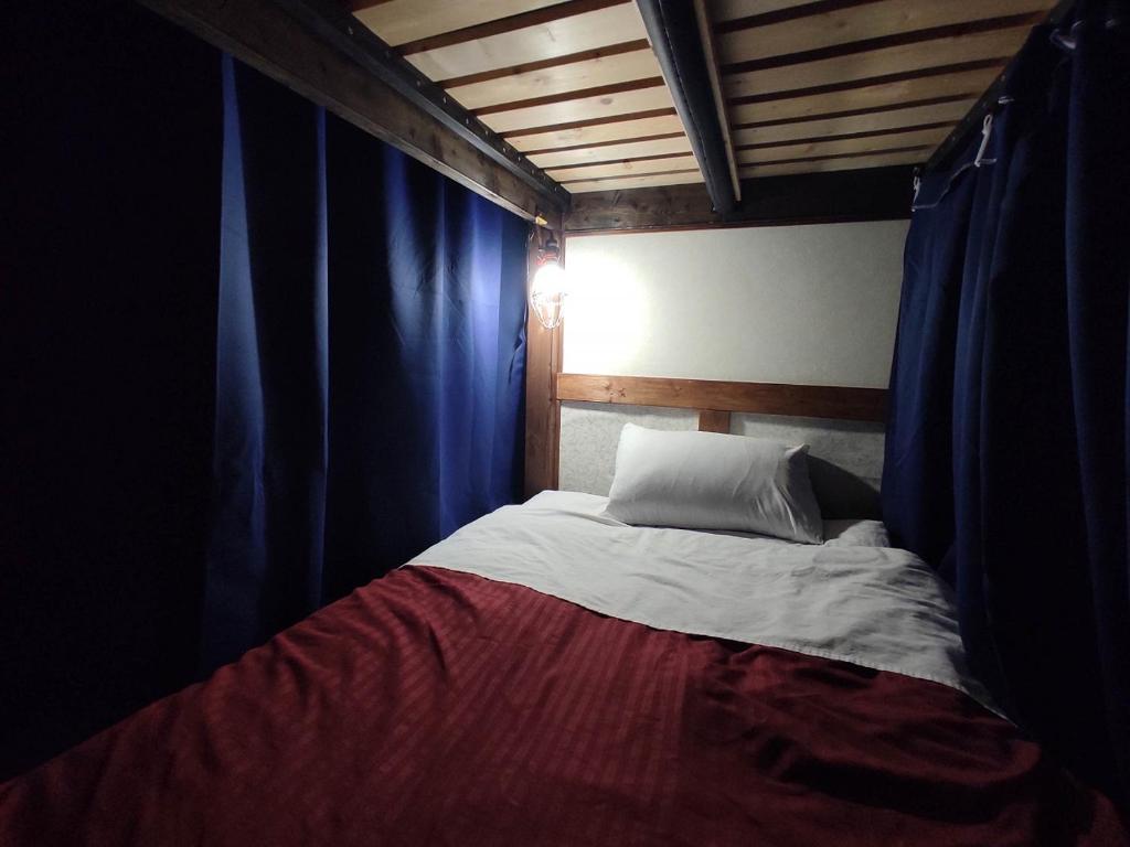 Postel nebo postele na pokoji v ubytování Guesthouse Kincha 駅東口
