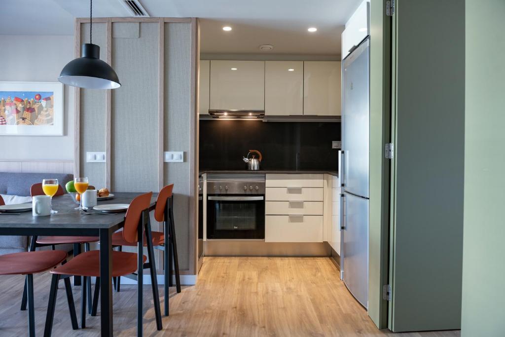 Kuchyň nebo kuchyňský kout v ubytování MH Apartments Urban