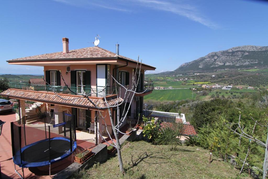 a house on a hill with a view at Villa Giulia - Giungano - Cilento in Giungano