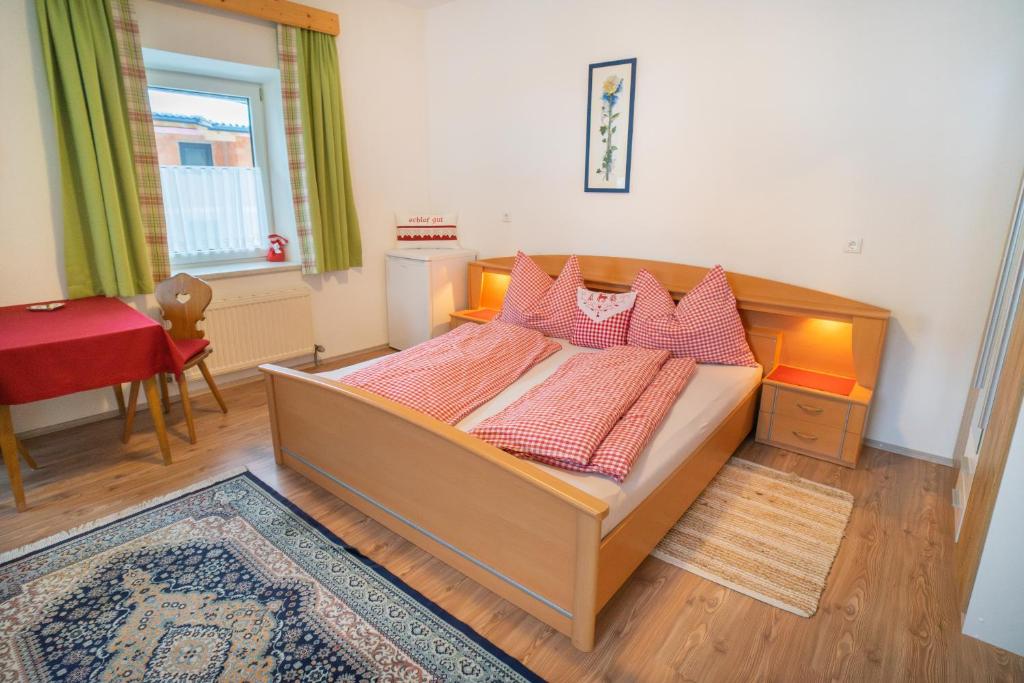 Postel nebo postele na pokoji v ubytování Penznhof