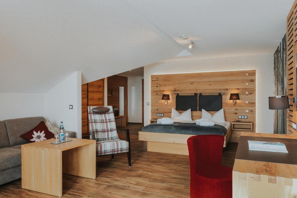 PANORAMA Allgäu Spa Resort - Junior Suite With Balcony