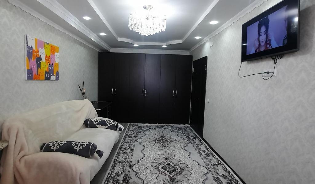 Ein Bett oder Betten in einem Zimmer der Unterkunft Однокомнатная квартира, Новая!