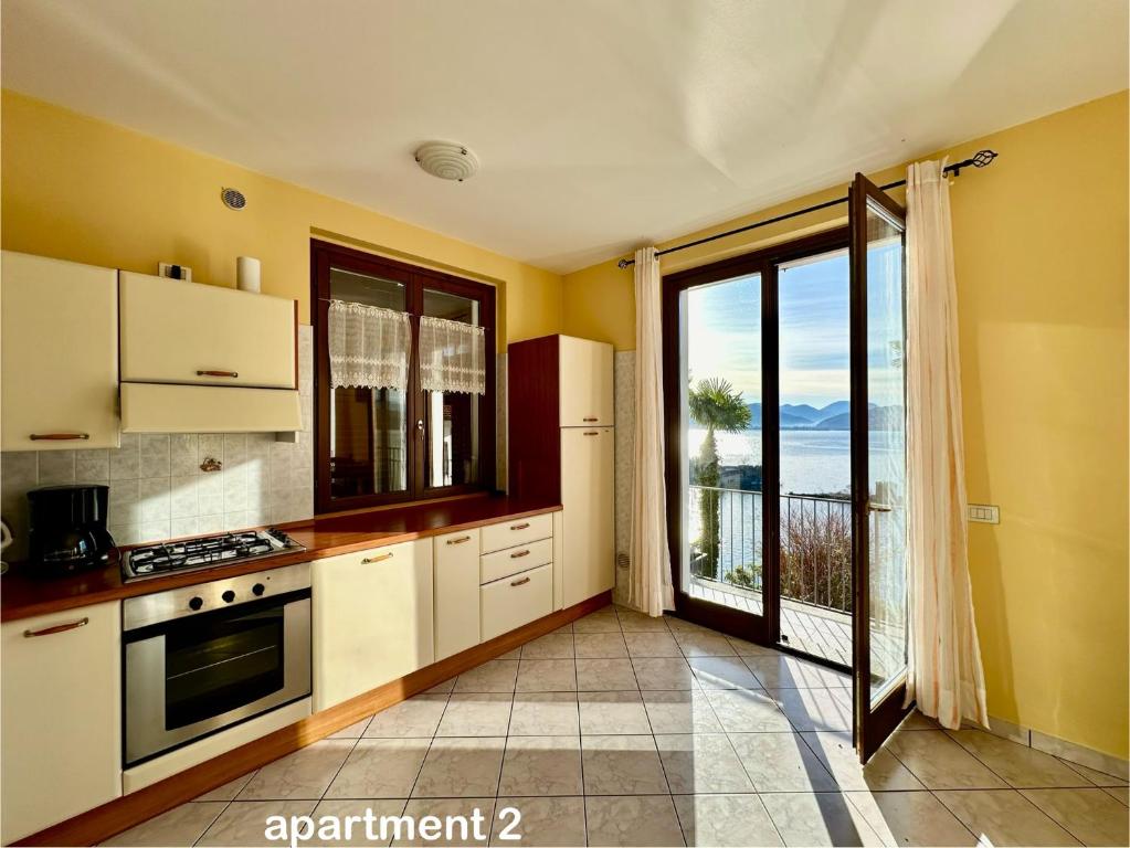 A kitchen or kitchenette at Casa Vista Castelli