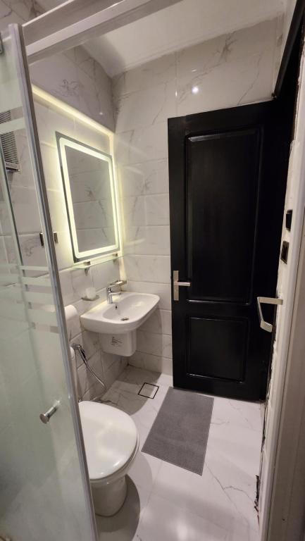 Koupelna v ubytování Helio Cairo Hotel