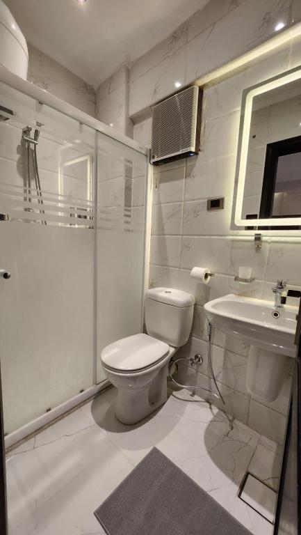 Koupelna v ubytování Helio Cairo Hotel