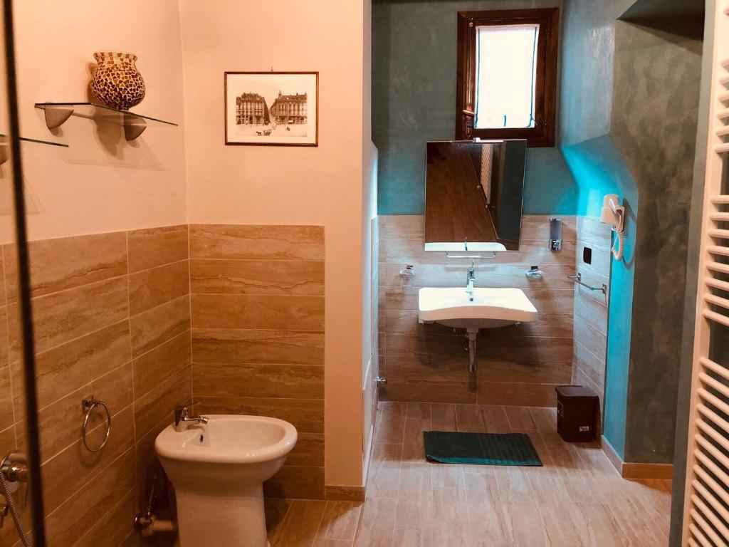 Kúpeľňa v ubytovaní Un avventura al centro della storia di Torino