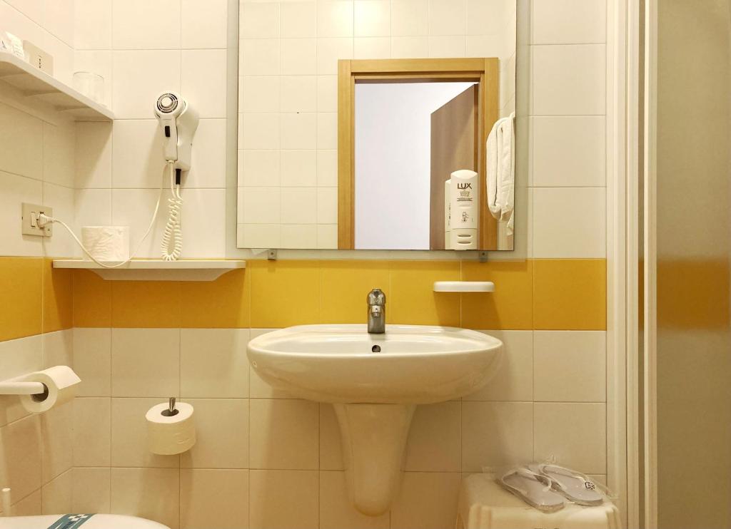 Koupelna v ubytování Hotel Sirenetta