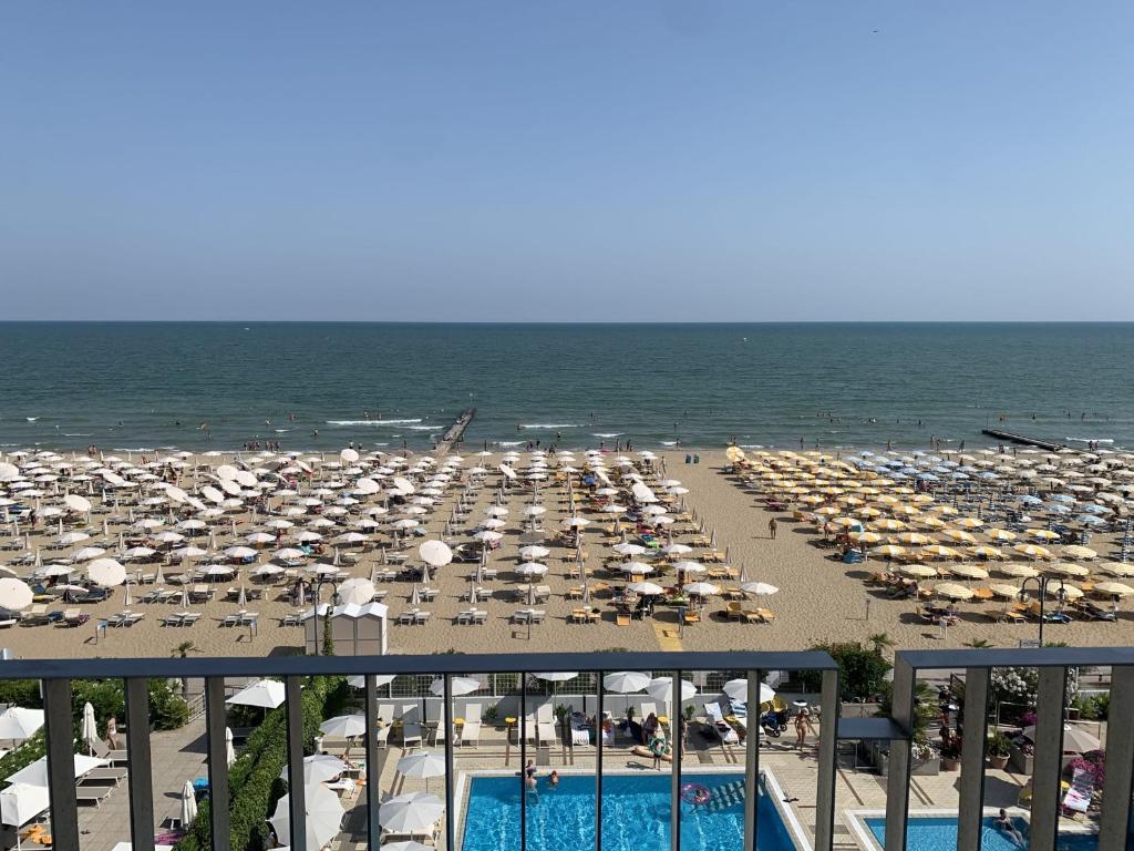 Nespecifikovaný výhled na moře nebo výhled na moře při pohledu z hotelu