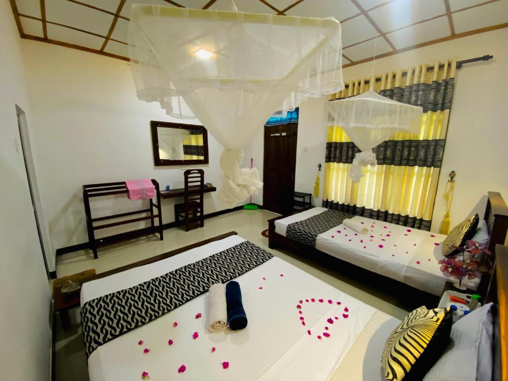 Postel nebo postele na pokoji v ubytování Lucky Villa Sigiriya