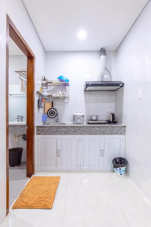 Kuchyň nebo kuchyňský kout v ubytování Bao Ngoc Hotel & Apt