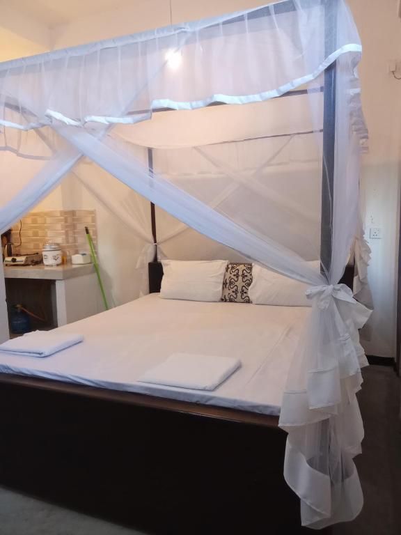 Postel nebo postele na pokoji v ubytování Villa Don Williams Weligama