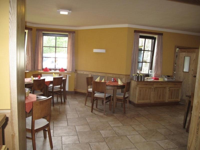 Restaurace v ubytování Penzion - Restaurace Na Mýtě