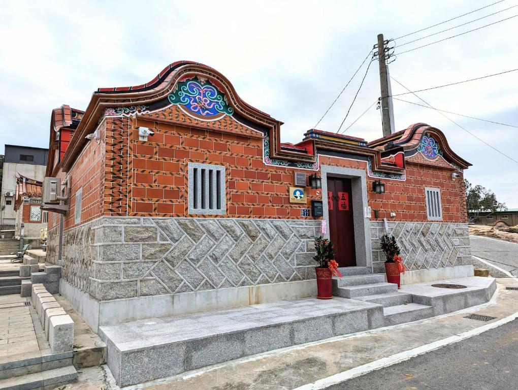 Το κτήριο όπου στεγάζεται  το δωμάτιο σε οικογενειακή κατοικία