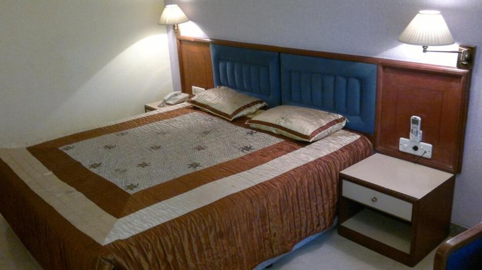 Ένα ή περισσότερα κρεβάτια σε δωμάτιο στο KOHINOOR EXECUTIVE