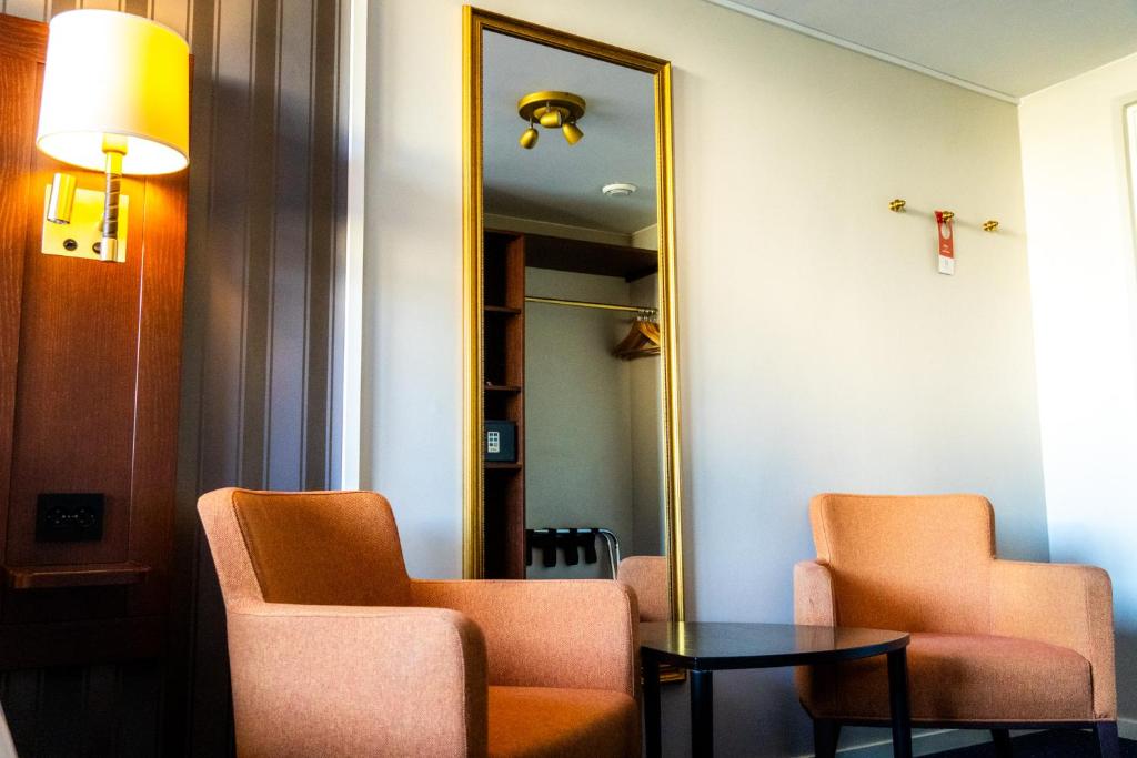 Posezení v ubytování Vänerport Stadshotell i Mariestad