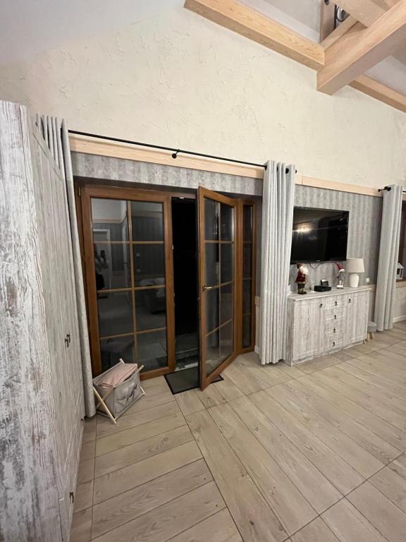 Dworek Hołny - Family Room With Terrace