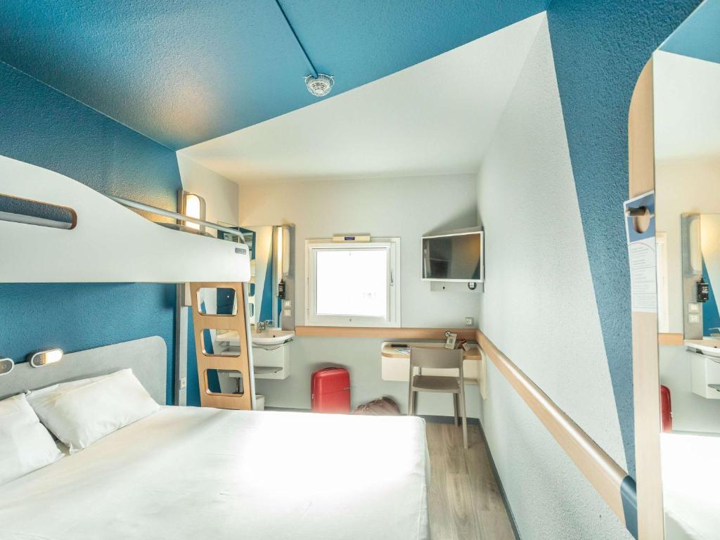 Postel nebo postele na pokoji v ubytování ibis budget Bourges