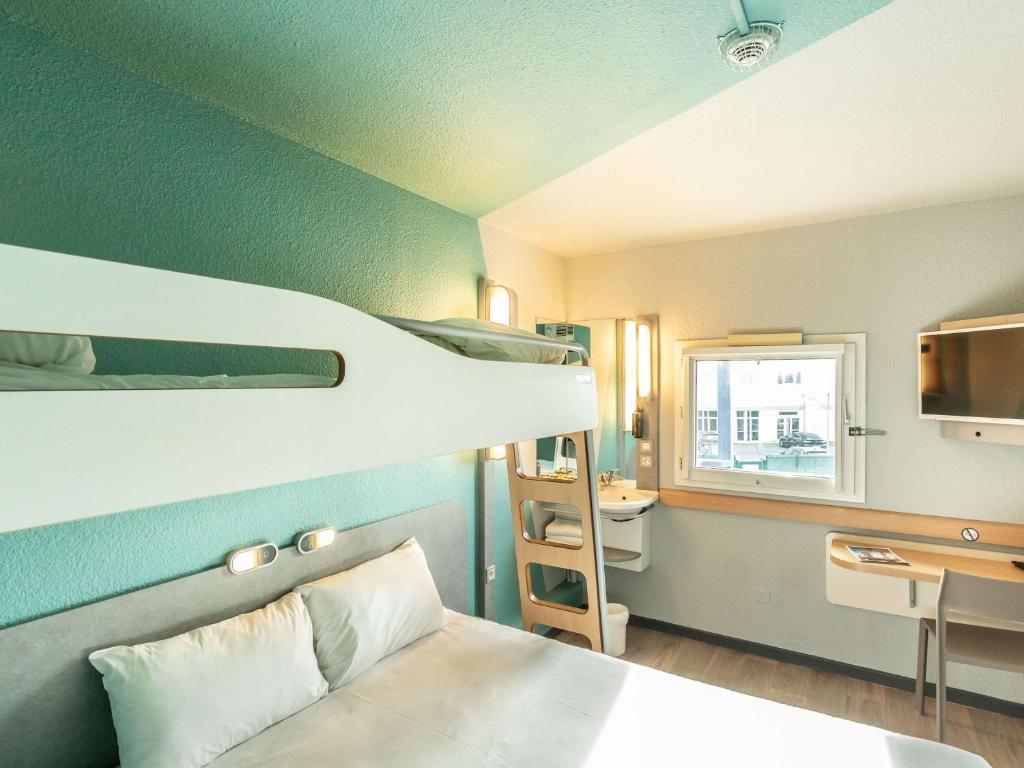 Kuchyň nebo kuchyňský kout v ubytování ibis budget Bourges
