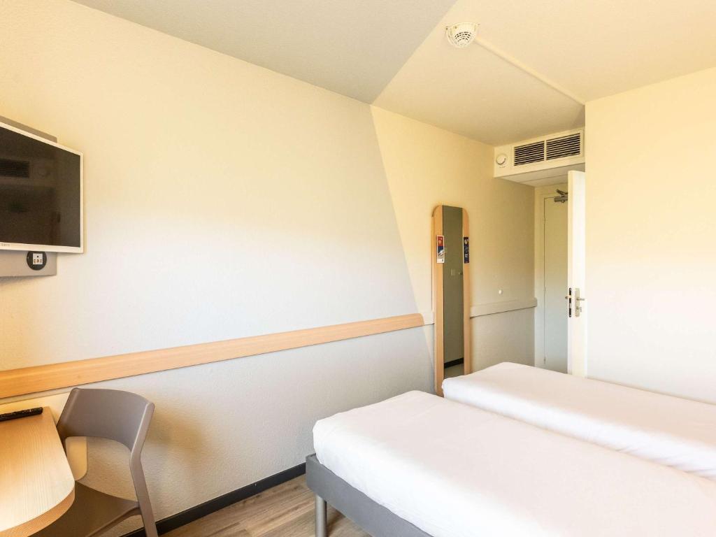Postel nebo postele na pokoji v ubytování ibis budget Bourges