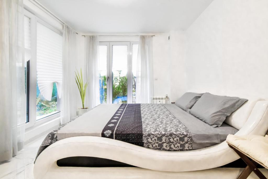 1bdr Studio Prime Location Ndk Area
