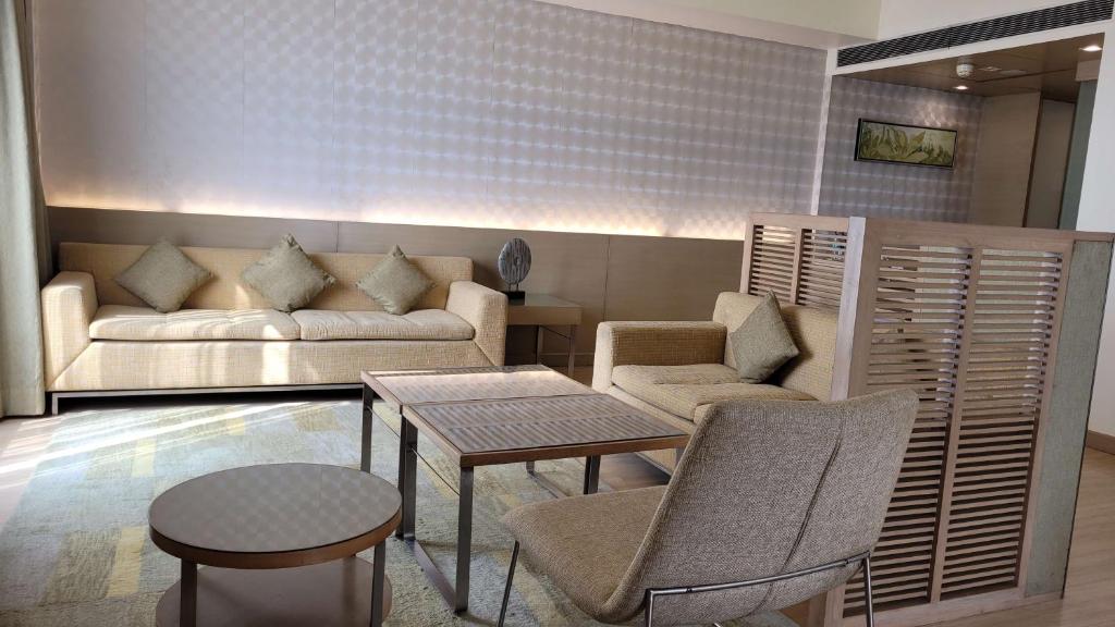 Posezení v ubytování Radisson Blu Hotel, Greater Noida