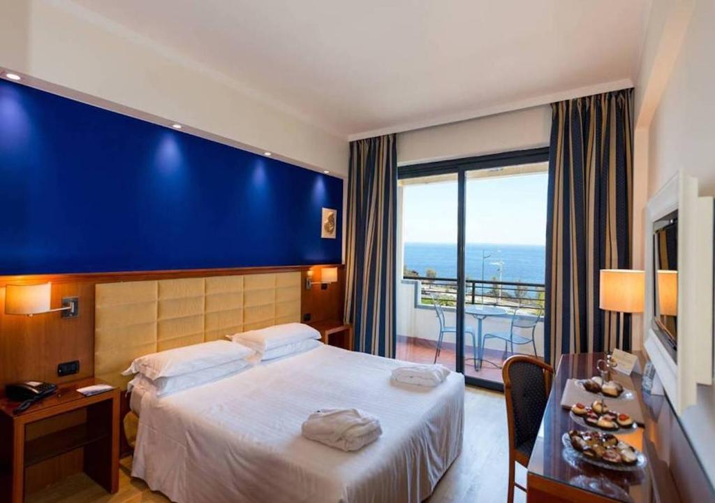 
Deluxe Double or Twin Room with Sea View
