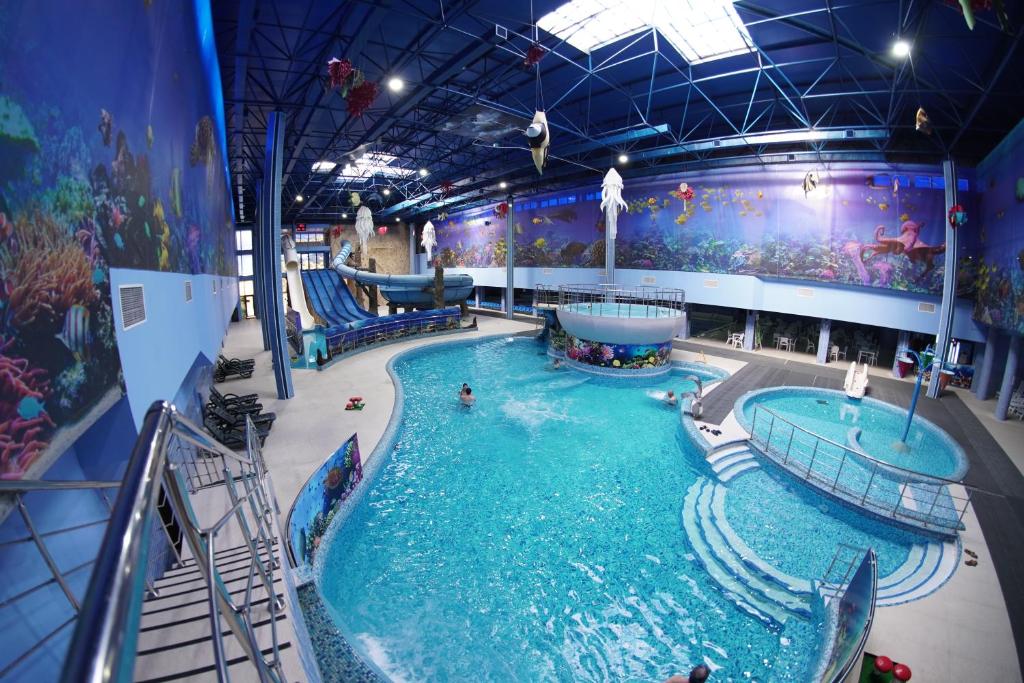 Bazén v ubytování Aquapark Hotel & Villas nebo v jeho okolí