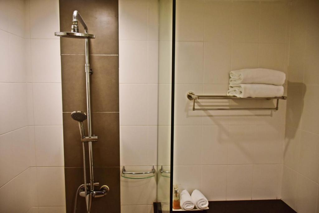 Ocean and Ole Patong - Resim 3