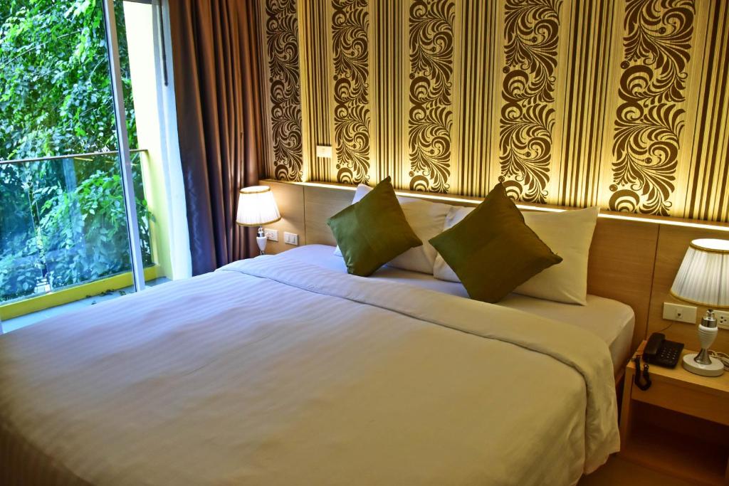 Ocean and Ole Patong - Resim 2