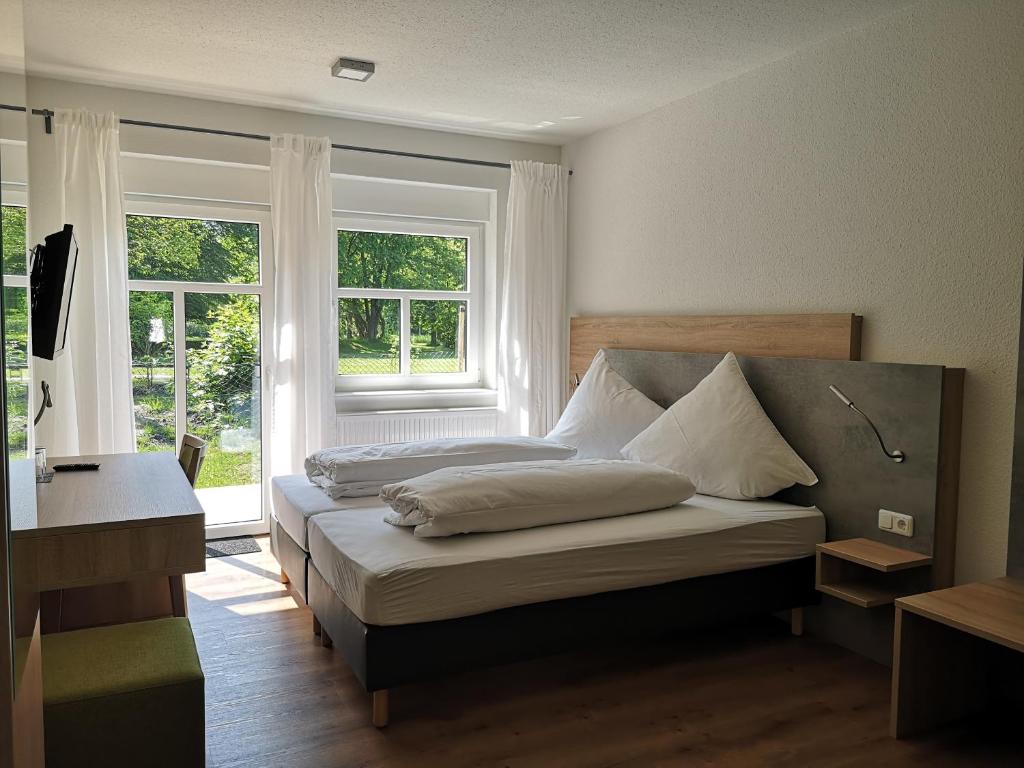 Postel nebo postele na pokoji v ubytování Hotel Dat greune Eck