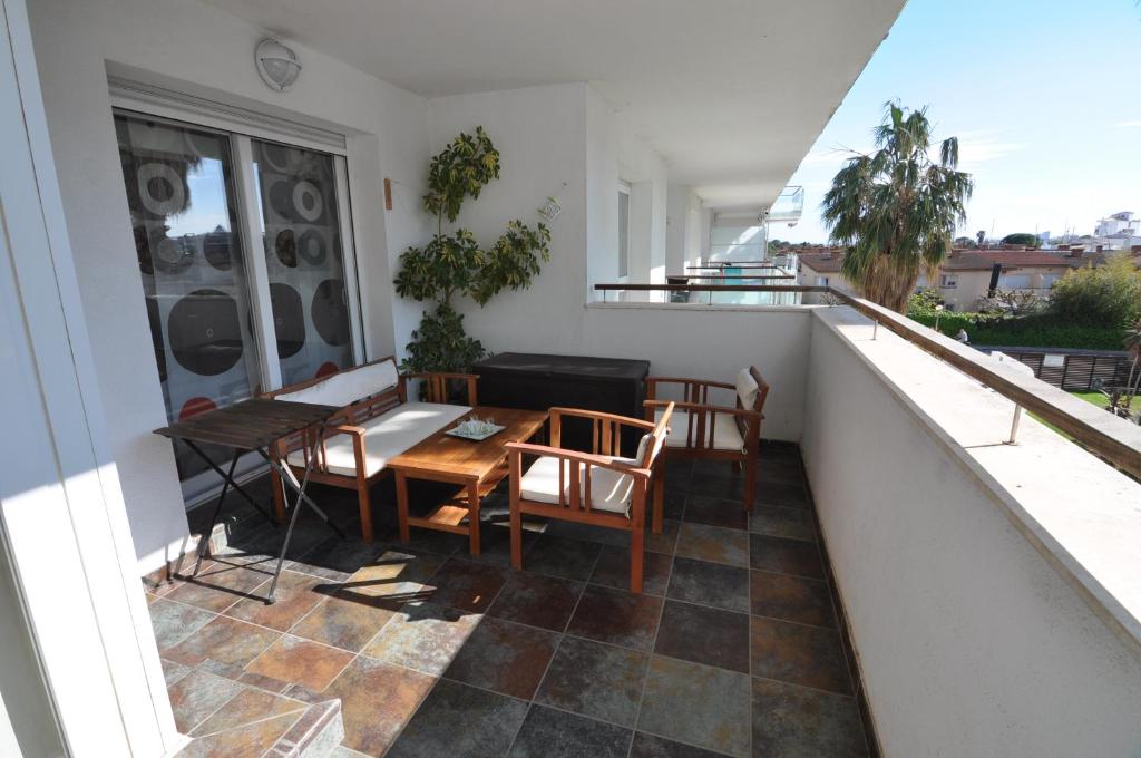 Balkón alebo terasa v ubytovaní RNET - 221 Porto Marina Roses Costa Brava