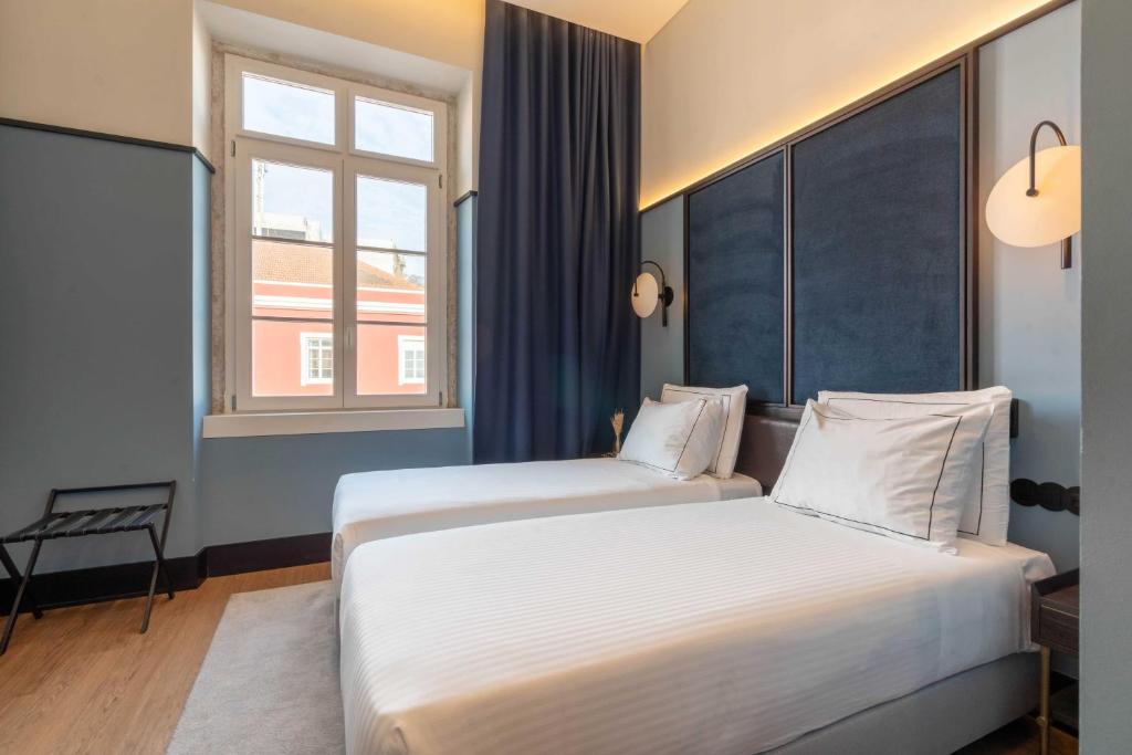 
Twin Room Station View
