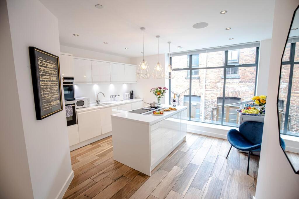 Kuchyň nebo kuchyňský kout v ubytování City SuperHost: Luxury Deansgate Townhouse