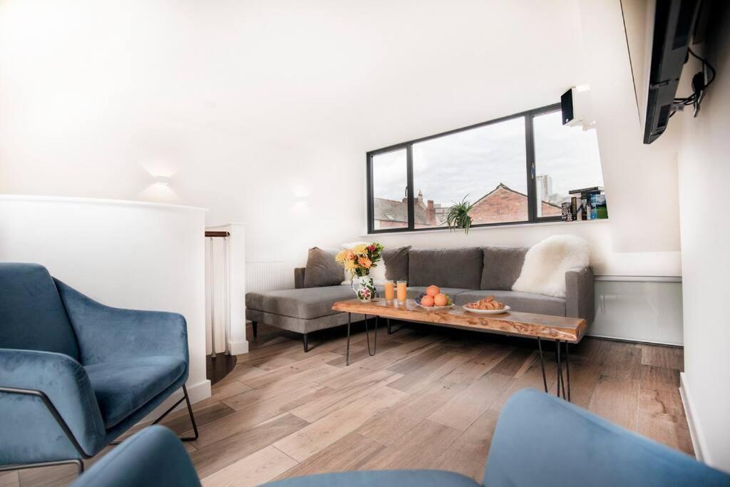 Posezení v ubytování City SuperHost: Luxury Deansgate Townhouse