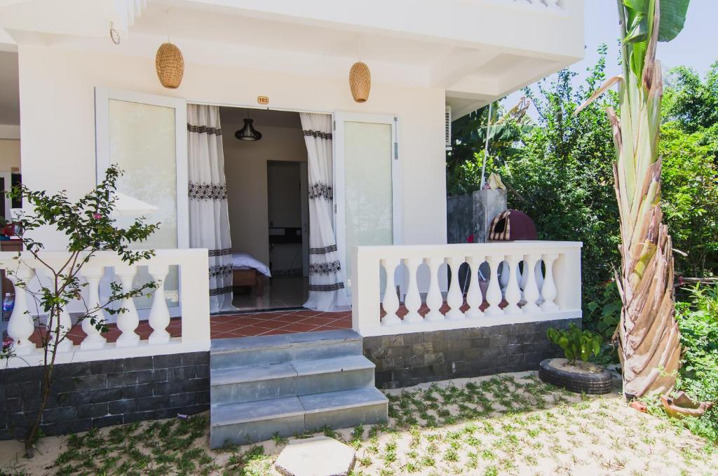 Exteriér nebo vchod ubytování The Moon River Homestay & Villa